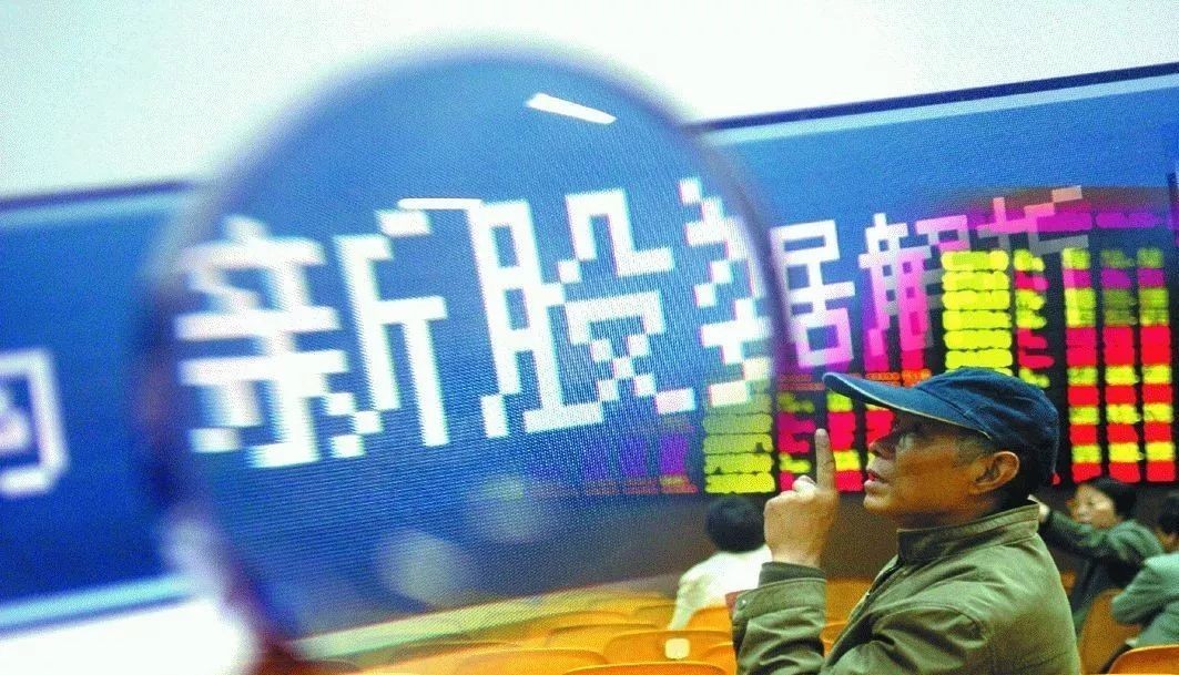 新澳門管家婆，揭秘期期中背后的秘密策略與智慧，揭秘新澳門管家婆期期中策略與智慧，背后的秘密與獨到之處